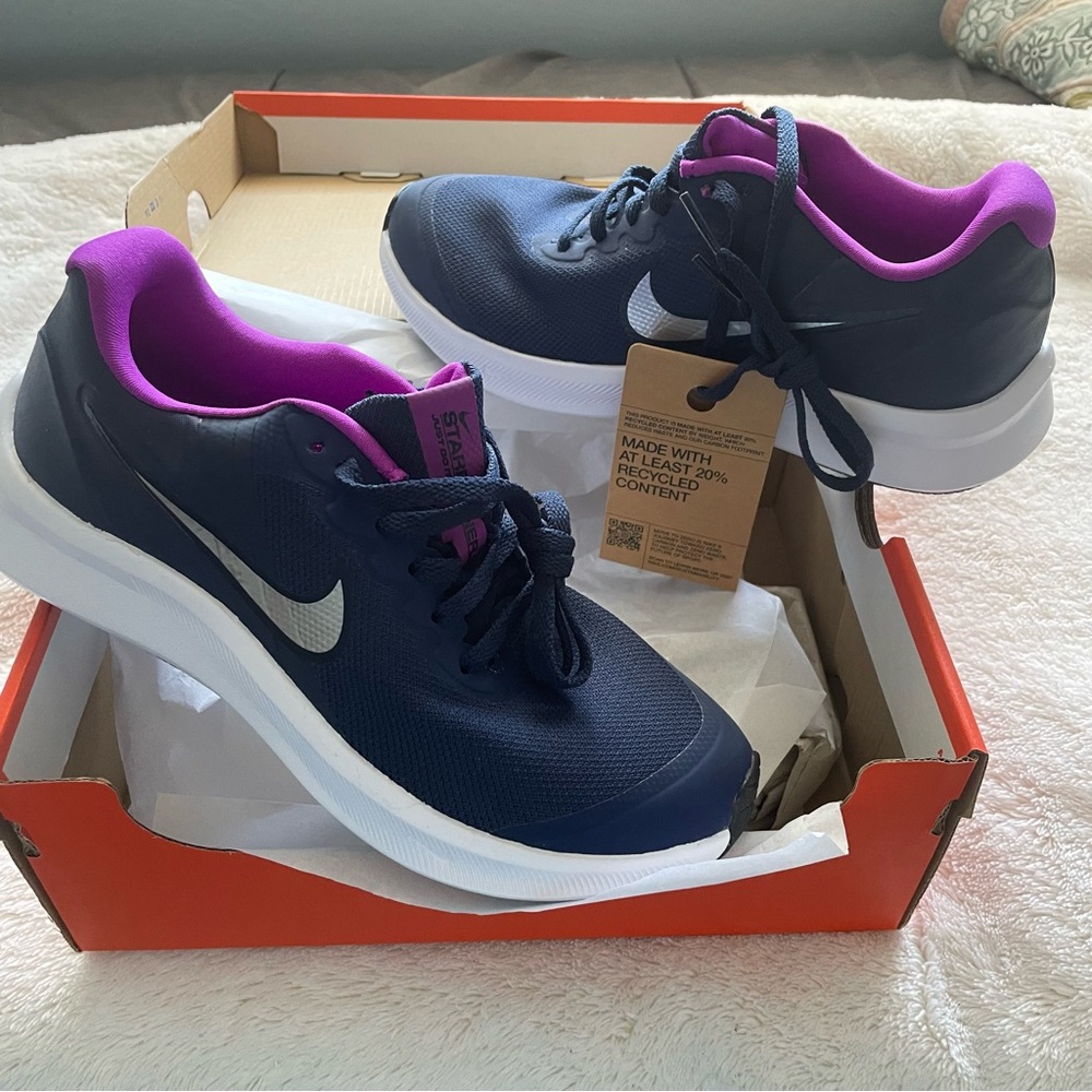 Nike star runner 3 (GS) size 4Y